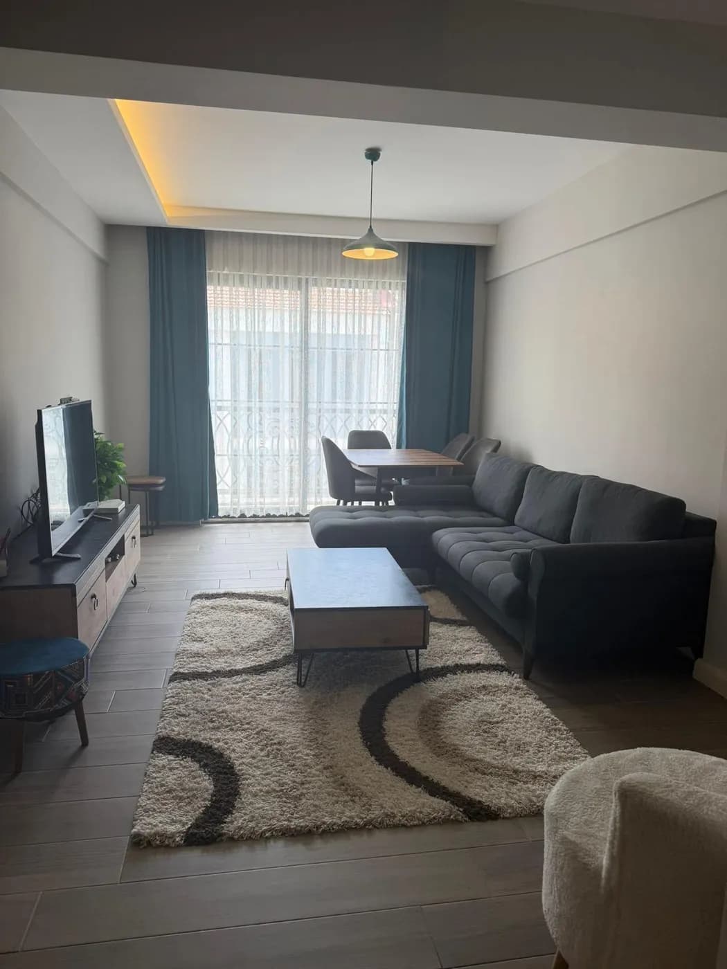 Spacious living room